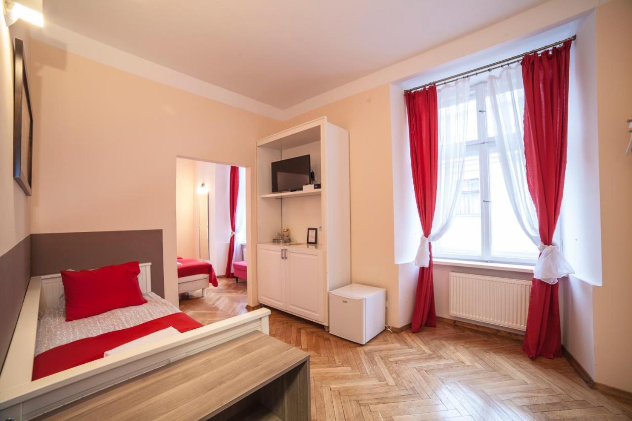 Residence B&B La Fontaine Aparthotel Краков Экстерьер фото