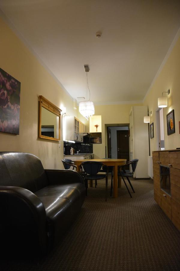 Residence B&B La Fontaine Aparthotel Краков Экстерьер фото