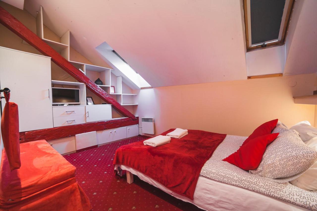 Residence B&B La Fontaine Aparthotel Краков Экстерьер фото