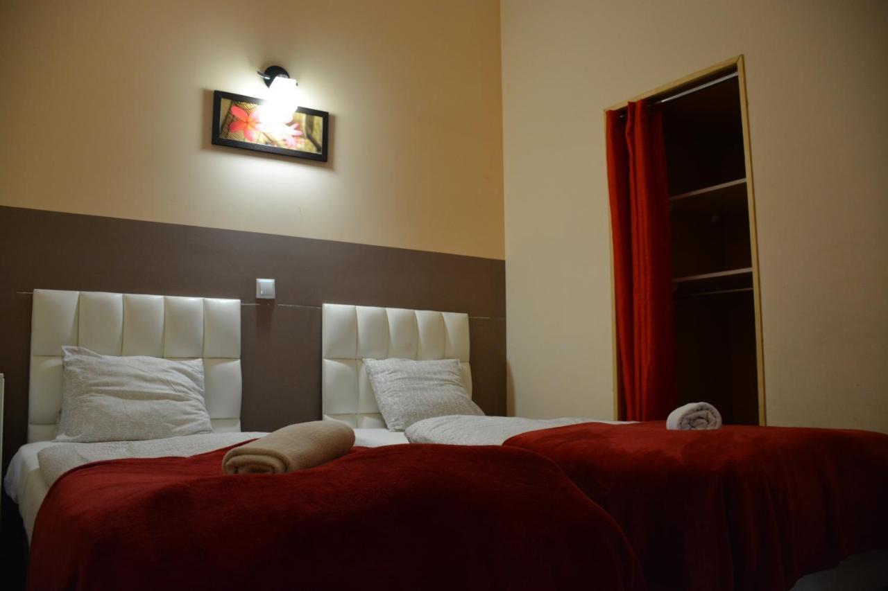 Residence B&B La Fontaine Aparthotel Краков Экстерьер фото