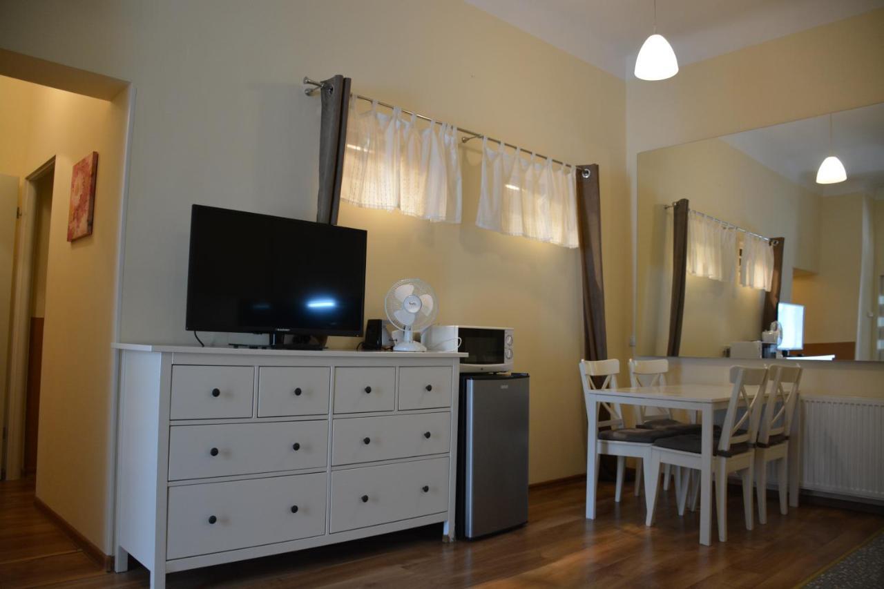Residence B&B La Fontaine Aparthotel Краков Экстерьер фото