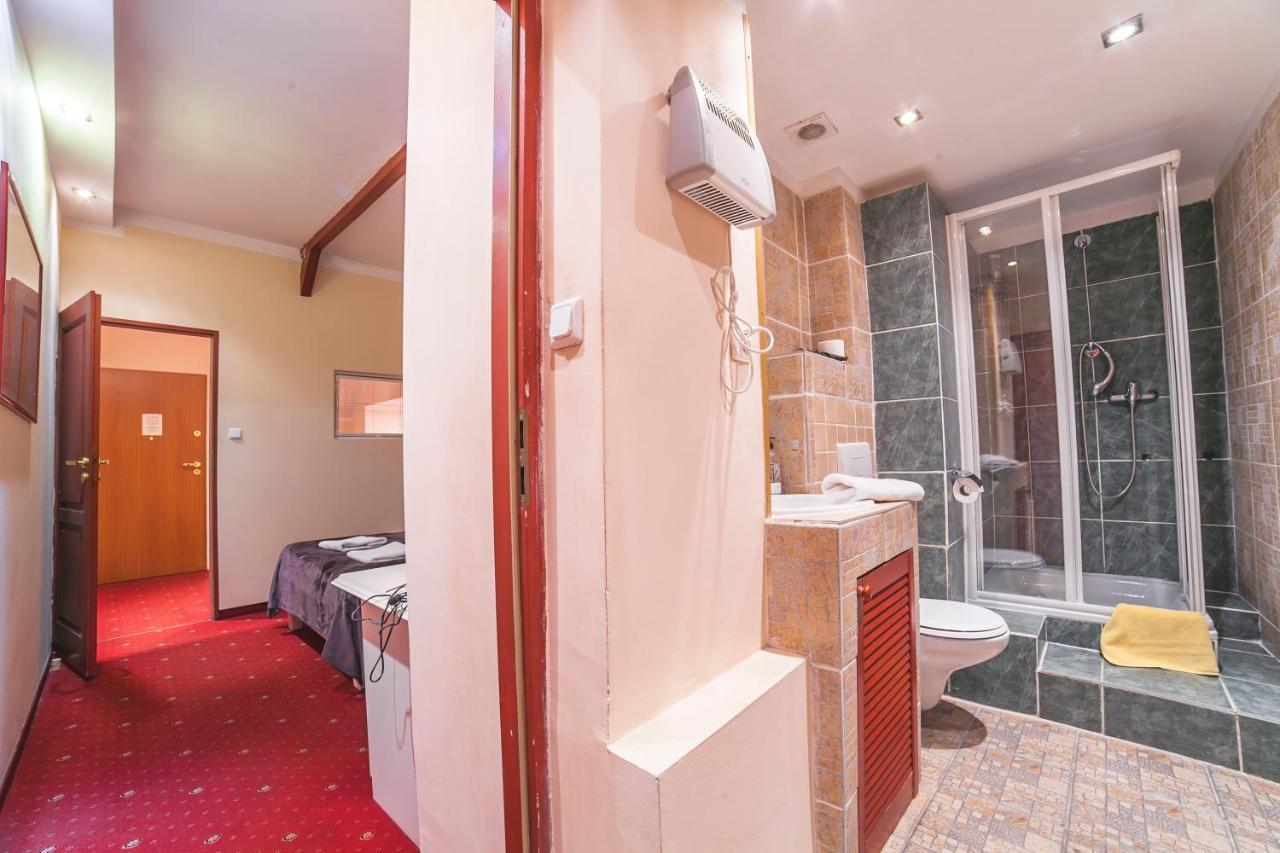 Residence B&B La Fontaine Aparthotel Краков Экстерьер фото