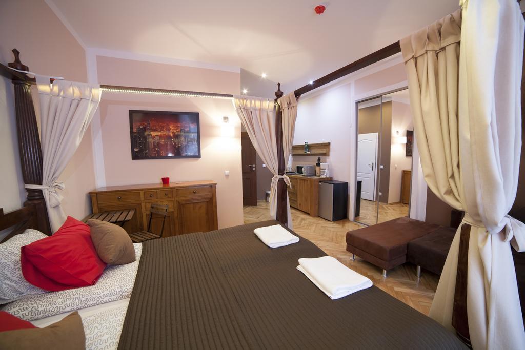 Residence B&B La Fontaine Aparthotel Краков Экстерьер фото