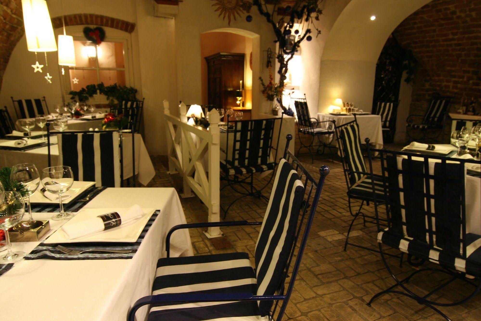Residence B&B La Fontaine Aparthotel Краков Экстерьер фото