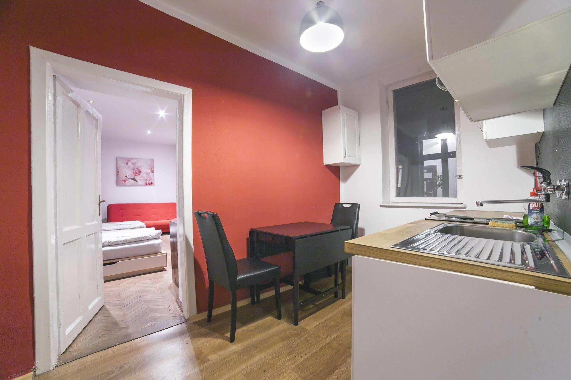 Residence B&B La Fontaine Aparthotel Краков Экстерьер фото